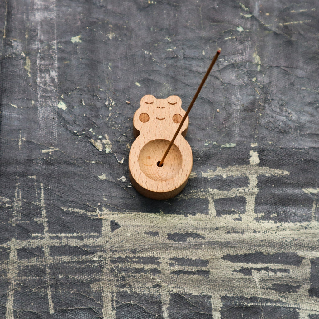 Frog Wooden Essential Oil Diffuser & Incense Holder – FSC Wood, No Power Needed | Plantish.