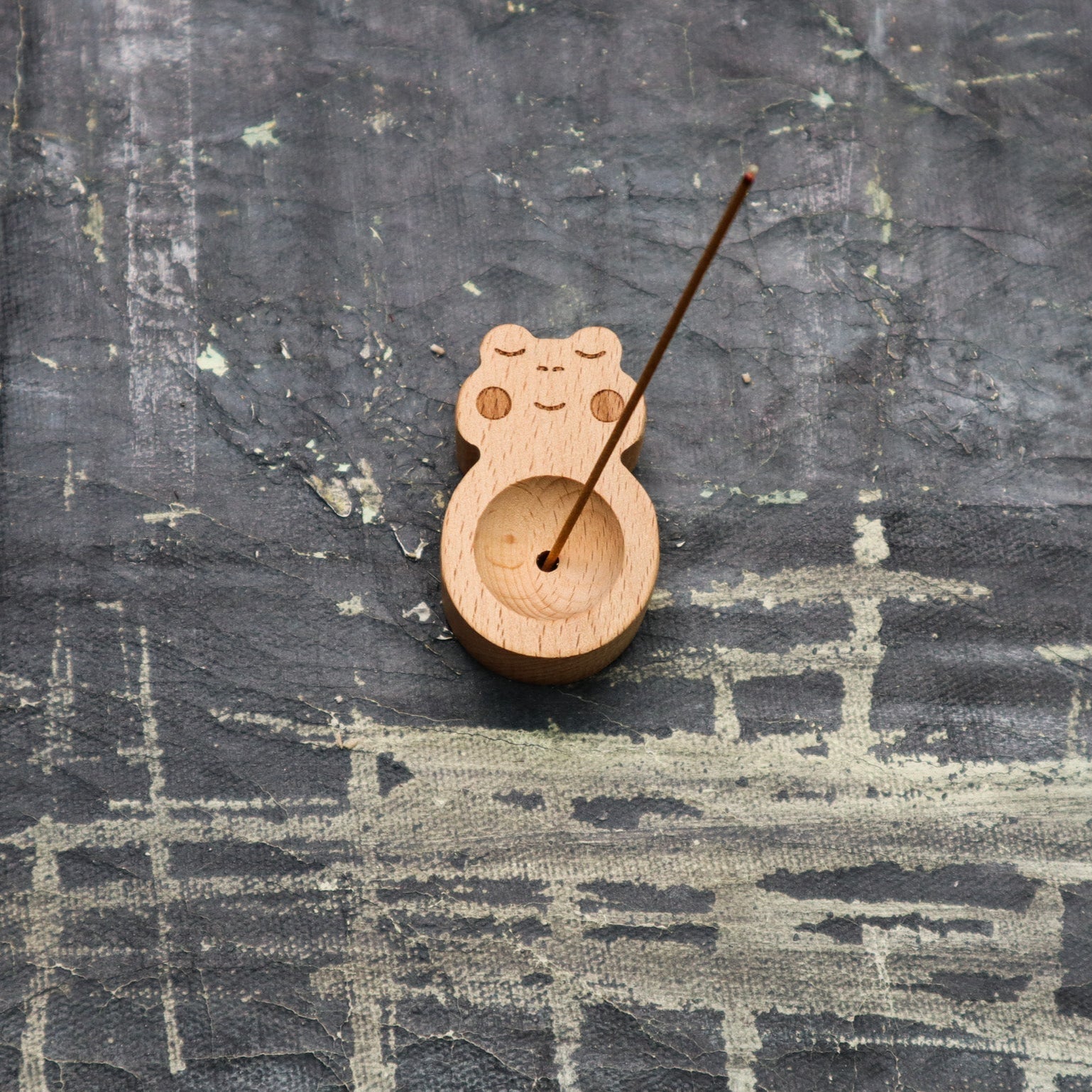 Frog Wooden Essential Oil Diffuser & Incense Holder – FSC Wood, No Power Needed | Plantish.